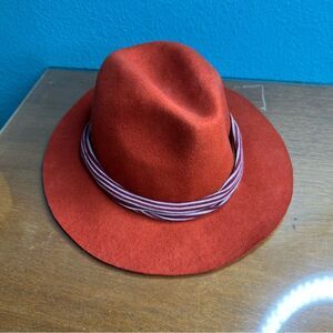 Lovely bird 100% wool in burnt orange perfect for the fall fedora